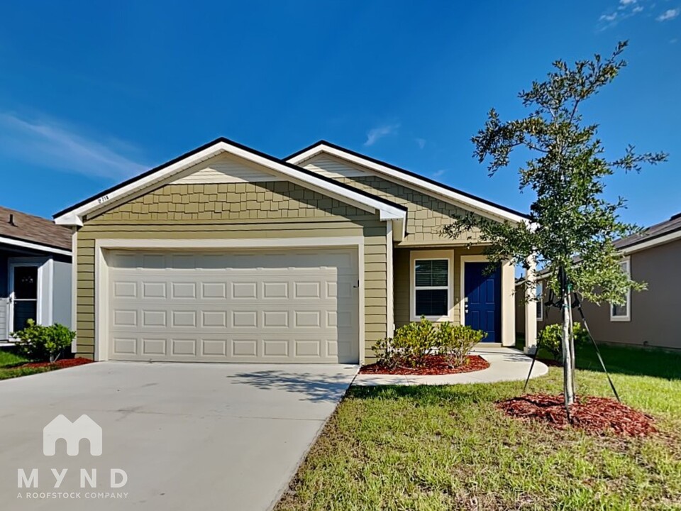 15718 Equine Gait Dr in Jacksonville, FL - Building Photo