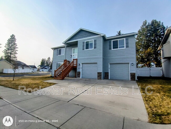 9022 W Campus Dr in Spokane, WA - Building Photo - Building Photo
