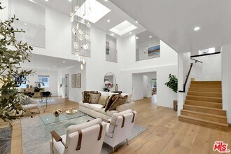 602 S Lucerne Blvd in Los Angeles, CA - Building Photo - Building Photo