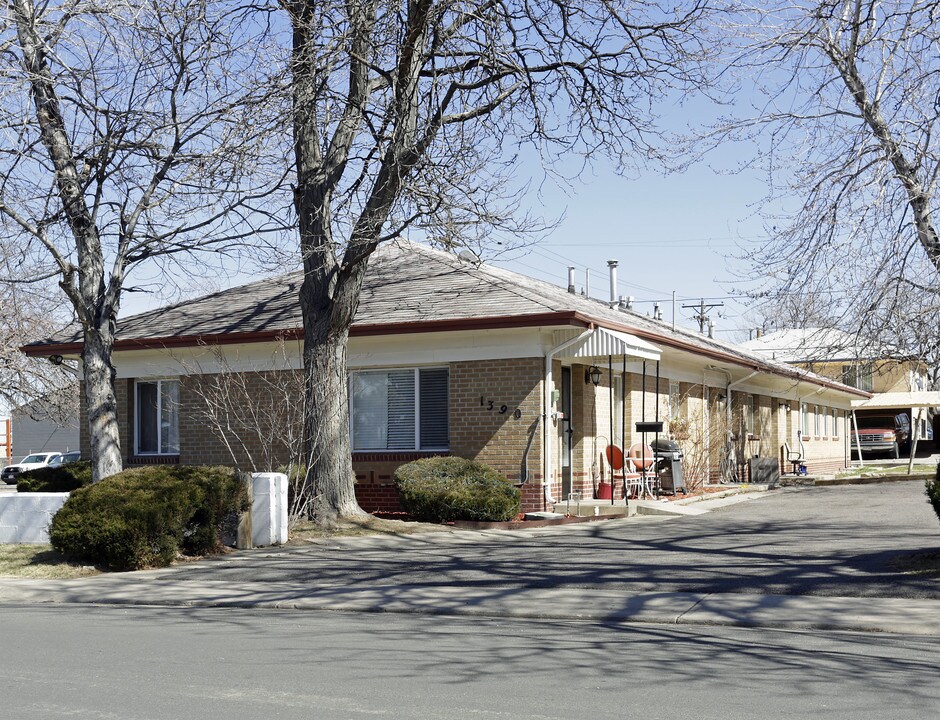 1390 Kingston St in Aurora, CO - Foto de edificio