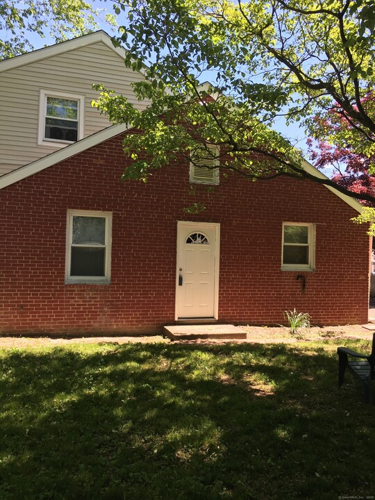 97-99 Alexander Dr in Bridgeport, CT - Building Photo