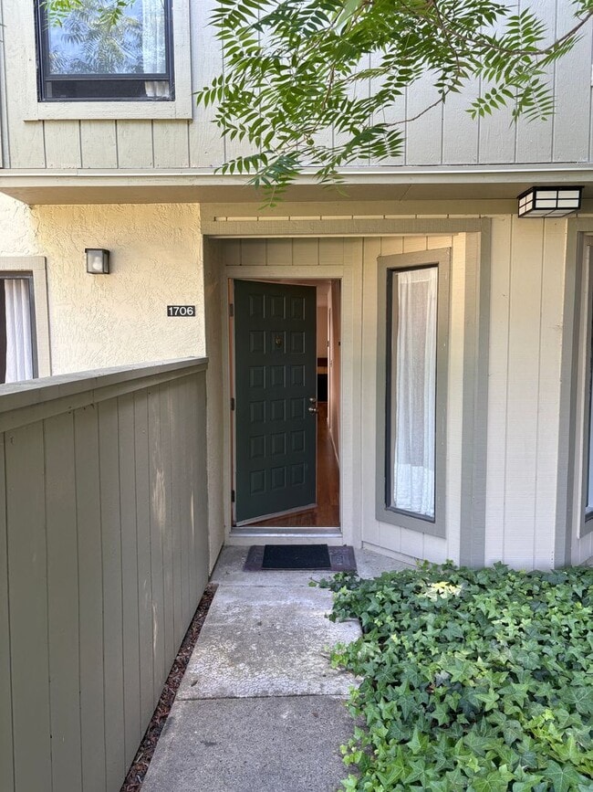 property at 1706 Parkside Dr
