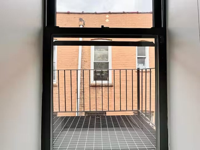 HDTV Room, Laundry, AC, 26 mins to Manhatt in Brooklyn, NY - Foto de edificio - Building Photo