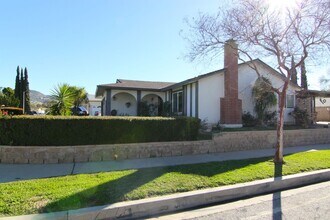 5604 Bloomfield St in Simi Valley, CA - Building Photo - Building Photo