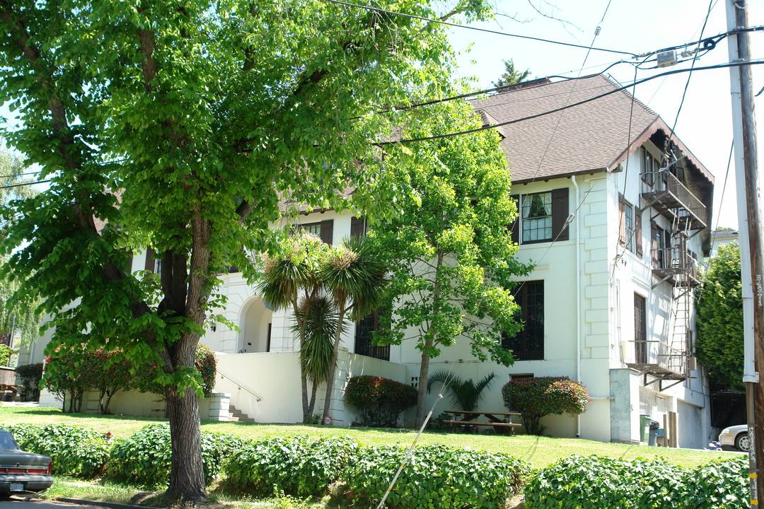 2425 Warring St in Berkeley, CA - Building Photo