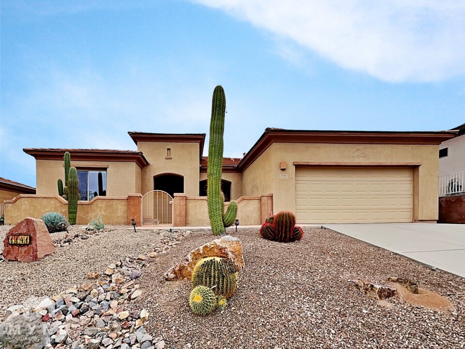 1141 W Tenniel Dr in Green Valley, AZ - Foto de edificio