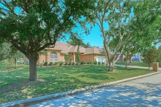 121 April Waters Dr N in Montgomery, TX - Building Photo - Building Photo