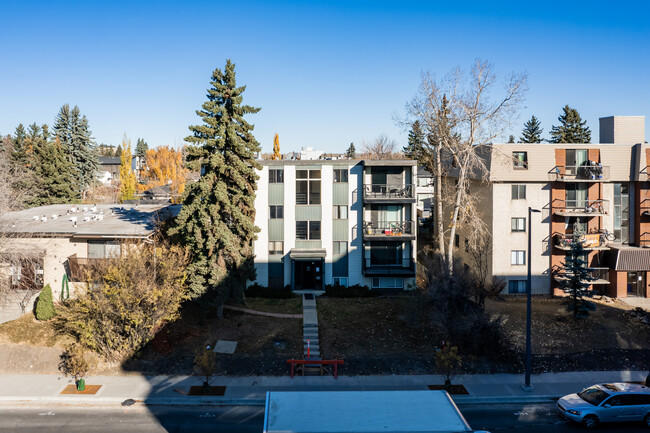 2734 17th Ave SW in Calgary, AB - Building Photo - Building Photo