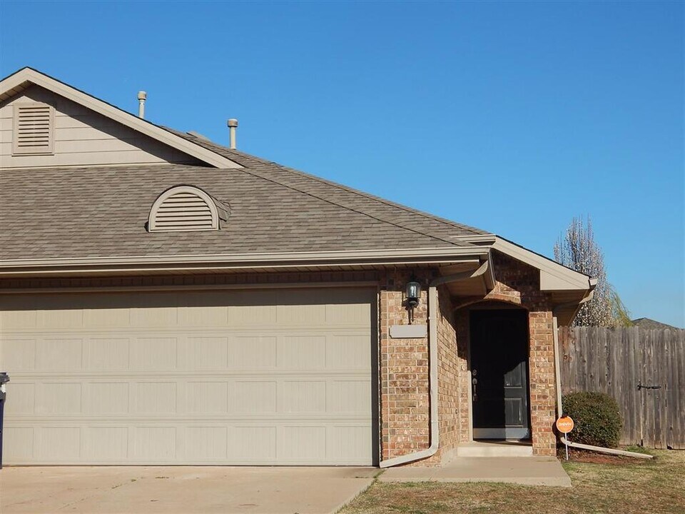 3621 Vanguard Dr in Yukon, OK - Building Photo