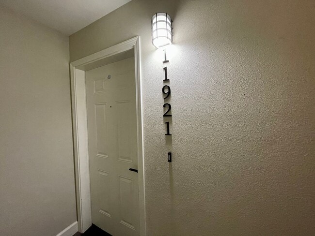 11921 SE Ash St in Portland, OR - Building Photo - Building Photo