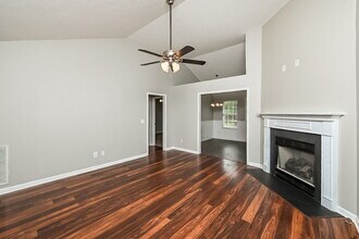 715 Whispering Breeze in Mount Juliet, TN - Foto de edificio - Building Photo