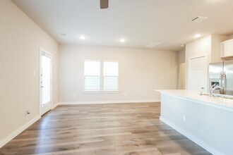 329 N Centro Cir in Shenandoah, TX - Building Photo - Building Photo