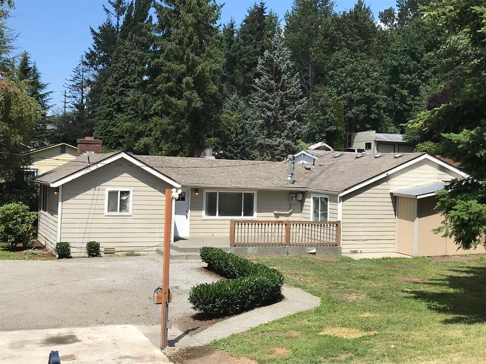 16606 111th Ave SE in Renton, WA - Building Photo