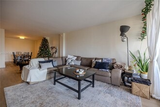 2810 N 46th Ave in Hollywood, FL - Building Photo - Building Photo