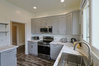 910 W 23rd St, Unit 910 PRIVATE ROOM in Los Angeles, CA - Building Photo - Building Photo