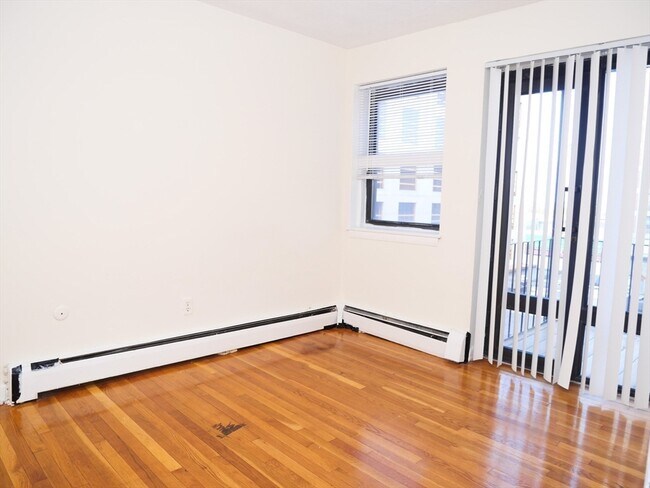 1027 Commonwealth Ave in Boston, MA - Building Photo - Building Photo