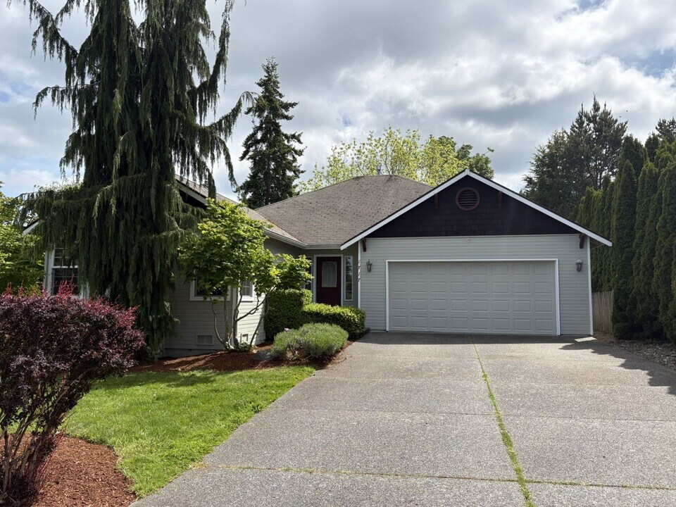 1717 Bakerview Ct in Anacortes, WA - Building Photo