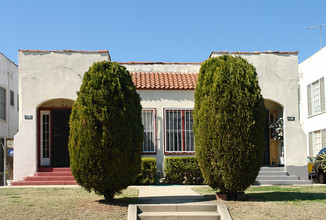 1143 N New Hampshire Ave in Los Angeles, CA - Building Photo - Building Photo