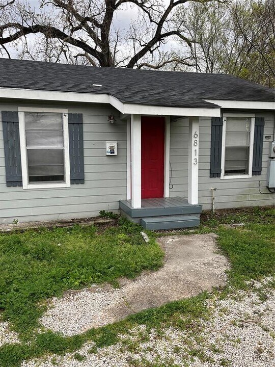6813 Foster St in Houston, TX - Building Photo