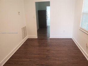 920 NW 22nd Ct in Miami, FL - Building Photo - Building Photo