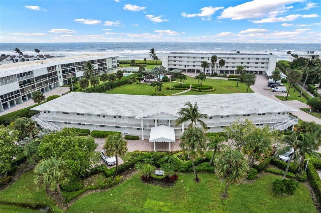 80 Celestial Way in Juno Beach, FL - Building Photo