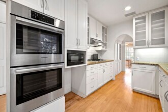 8543 Clifton Way in Beverly Hills, CA - Building Photo - Building Photo