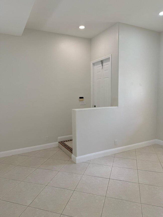 5076 SW 38th Way in Fort Lauderdale, FL - Foto de edificio - Building Photo