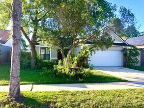 1012 Pearson Dr in Oviedo, FL - Building Photo - Building Photo