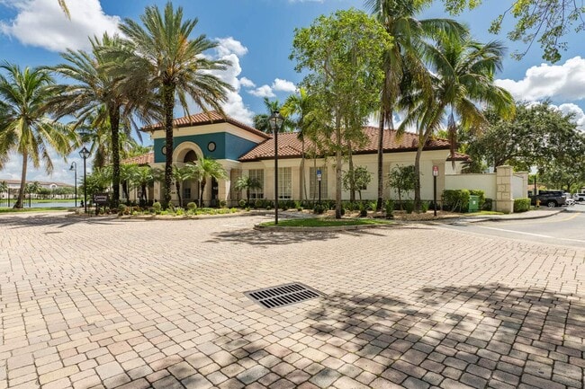 Grand Riviera Miramar in Miramar, FL - Foto de edificio - Building Photo