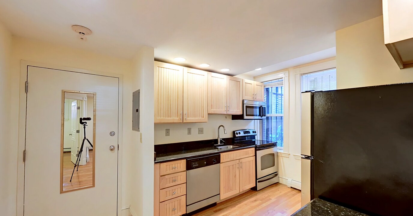 507 Beacon St, Unit 1 in Boston, MA - Building Photo