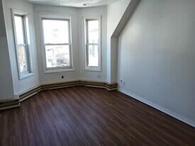 10 Flint St, Unit 2 in Lynn, MA - Building Photo