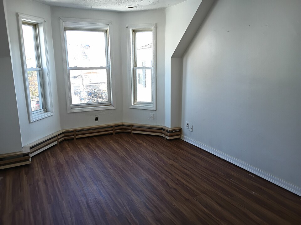 10 Flint St, Unit 2 in Lynn, MA - Building Photo