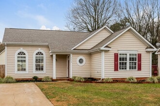 5210 Grenelefe Village Rd, Unit 322 in Charlotte, NC - Foto de edificio - Building Photo