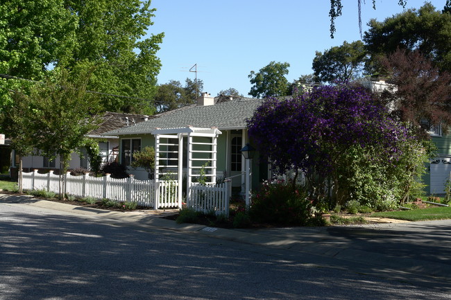 1054-1058 Marcussen Dr in Menlo Park, CA - Building Photo - Building Photo