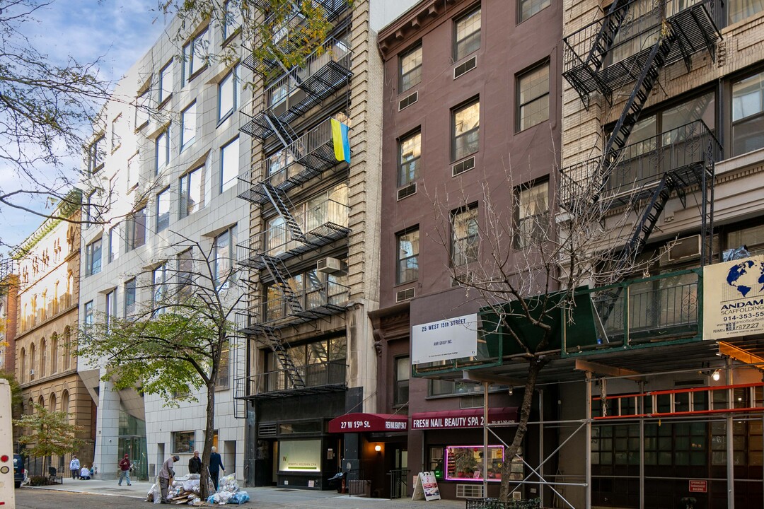 29 W 15th St in New York, NY - Building Photo