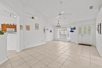 6020 NW Wolverine Rd in Port St. Lucie, FL - Foto de edificio - Building Photo