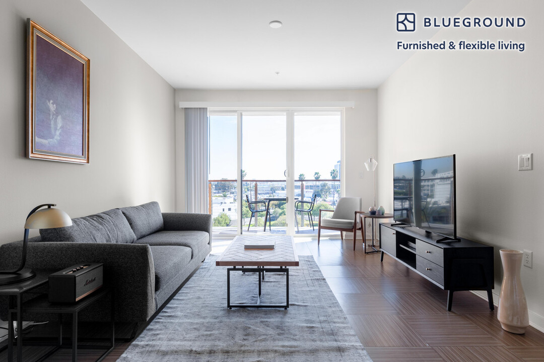 13488 Maxella Ave, Unit FL4-ID267 in Marina Del Rey, CA - Building Photo