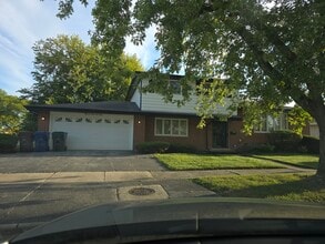 726 193rd St in Glenwood, IL - Building Photo - Building Photo