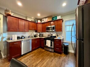 47 Beech Glen St, Unit #2 in Boston, MA - Foto de edificio - Building Photo