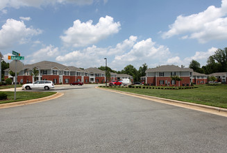 Auburn Trace Apartments in Burlington, NC - Building Photo - Building Photo