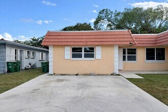 7400 NW 76th Ct in Tamarac, FL - Building Photo - Building Photo