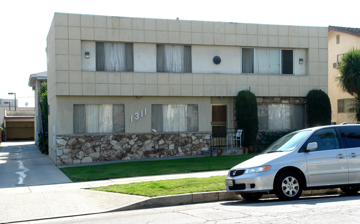 1311 Lyndon St in South Pasadena, CA - Foto de edificio