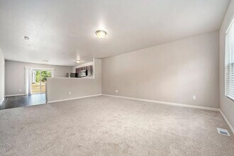 1043 Kennybrook Ln in Howell, MI - Building Photo - Building Photo