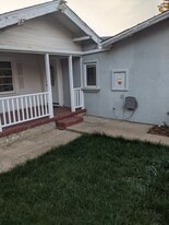 931 Rock Springs Rd in San Marcos, CA - Building Photo