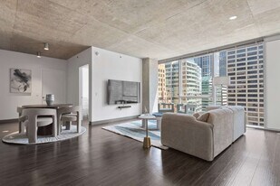 236 W Lake St in Chicago, IL - Building Photo