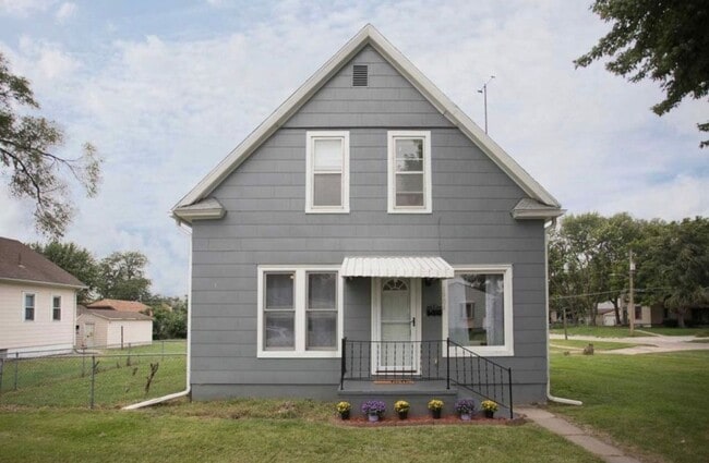 property at 1904 S 8th St