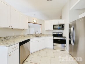 2920 Malcolm Dr in Deltona, FL - Foto de edificio - Building Photo