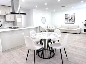 2421 N 56th Terrace in Hollywood, FL - Building Photo - Building Photo