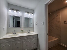 17571 Graham St, Unit A in Dumfries, VA - Building Photo