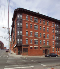 129 Sargeant St in Holyoke, MA - Foto de edificio - Building Photo